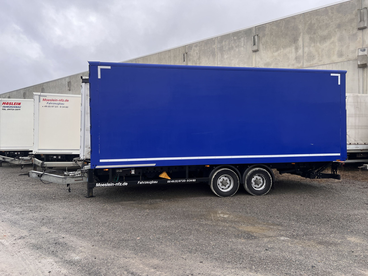 Möslein TKO 105 DL Schwebheim Tandem Koffer, Ladebordwand + Durchladbar, Wenig Benutzt - Furgoonjärelhaagis: pilt 1 Möslein TKO 105 DL Schwebheim Tandem Koffer, Ladebordwand + Durchladbar, Wenig Benutzt - Furgoonjärelhaagis: pilt 1