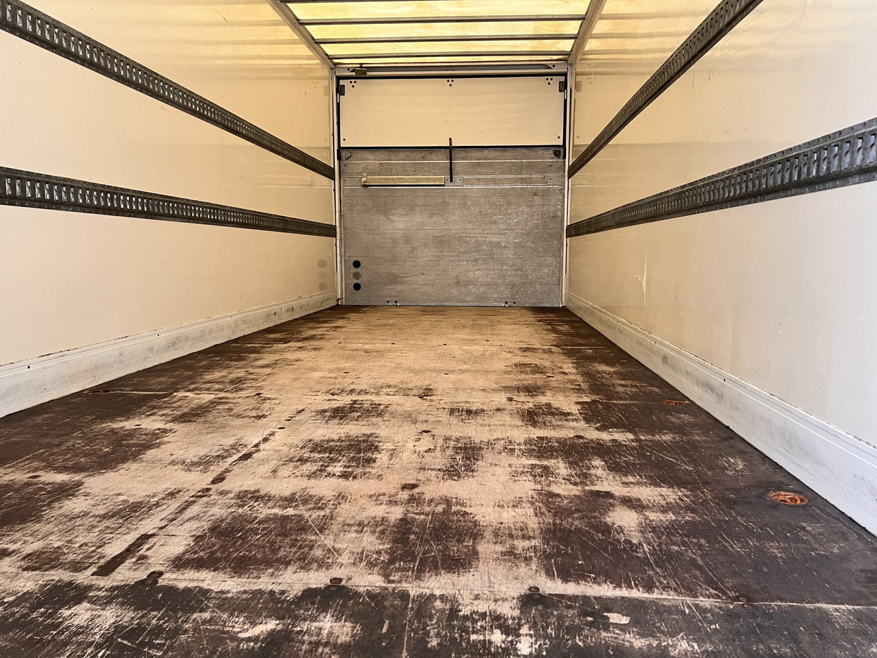Möslein TKO 105 DL Schwebheim Tandem Koffer mit Ladebordwand 1,5 t + Durchladbar - Furgoonjärelhaagis: pilt 5 Möslein TKO 105 DL Schwebheim Tandem Koffer mit Ladebordwand 1,5 t + Durchladbar - Furgoonjärelhaagis: pilt 5