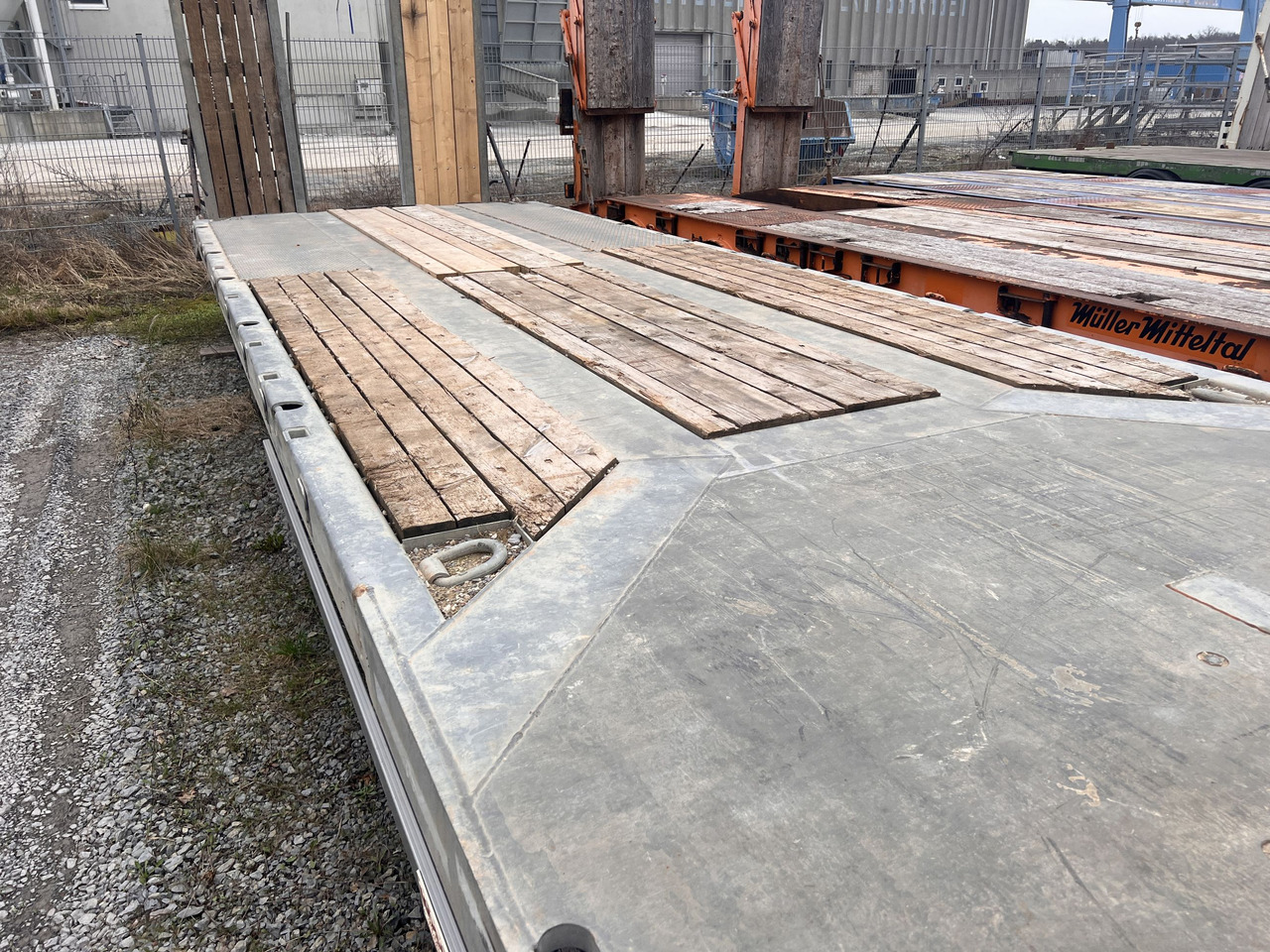 Möslein TO 3 F Schwebheim 3 Achs Tiefladeranhänger 9 m Ladefläche - Madal platvorm järelhaagis: pilt 2 Möslein TO 3 F Schwebheim 3 Achs Tiefladeranhänger 9 m Ladefläche - Madal platvorm järelhaagis: pilt 2