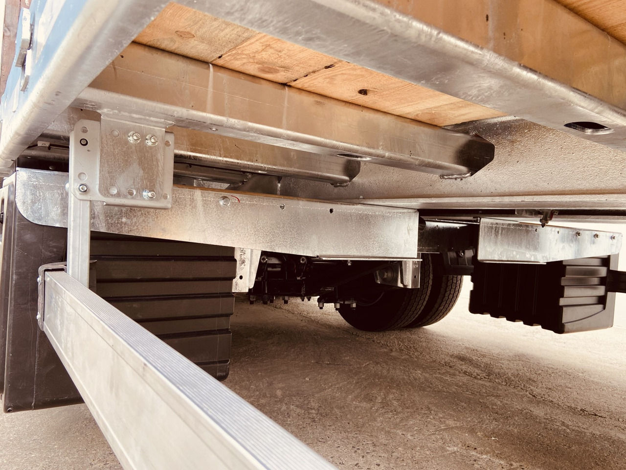 Möslein TT 34 Zugrohr Gerade 34 t GG Tridem- Tieflader 3 Achs, gelenktNeufahrzeug - Madal platvorm järelhaagis: pilt 2 Möslein TT 34 Zugrohr Gerade 34 t GG Tridem- Tieflader 3 Achs, gelenktNeufahrzeug - Madal platvorm järelhaagis: pilt 2