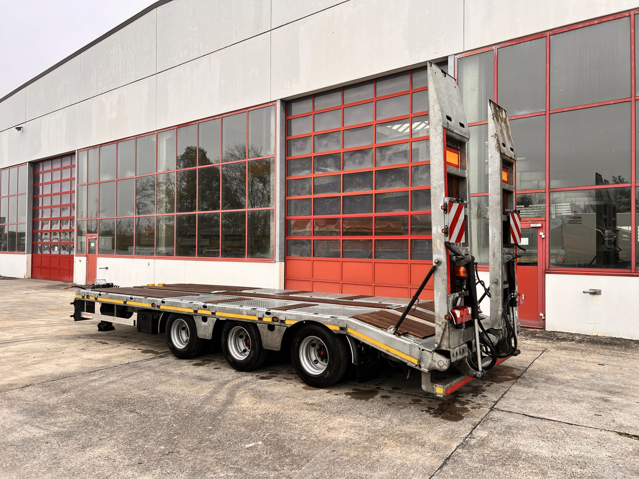 Möslein TTA33 Schwebheim 31 t Tridemtieflader gelenkt, Neuwertig - Madal platvorm järelhaagis: pilt 2 Möslein TTA33 Schwebheim 31 t Tridemtieflader gelenkt, Neuwertig - Madal platvorm järelhaagis: pilt 2