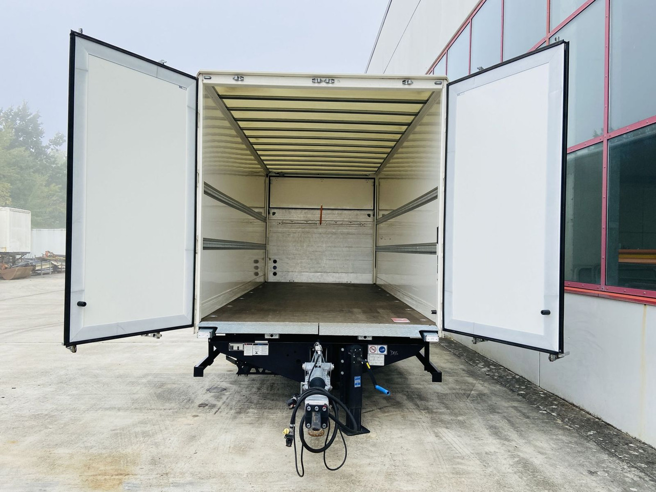 Möslein Tandem Koffer, Ladebordwand 1,5 t + Durchladbar - Furgoonjärelhaagis: pilt 5 Möslein Tandem Koffer, Ladebordwand 1,5 t + Durchladbar - Furgoonjärelhaagis: pilt 5