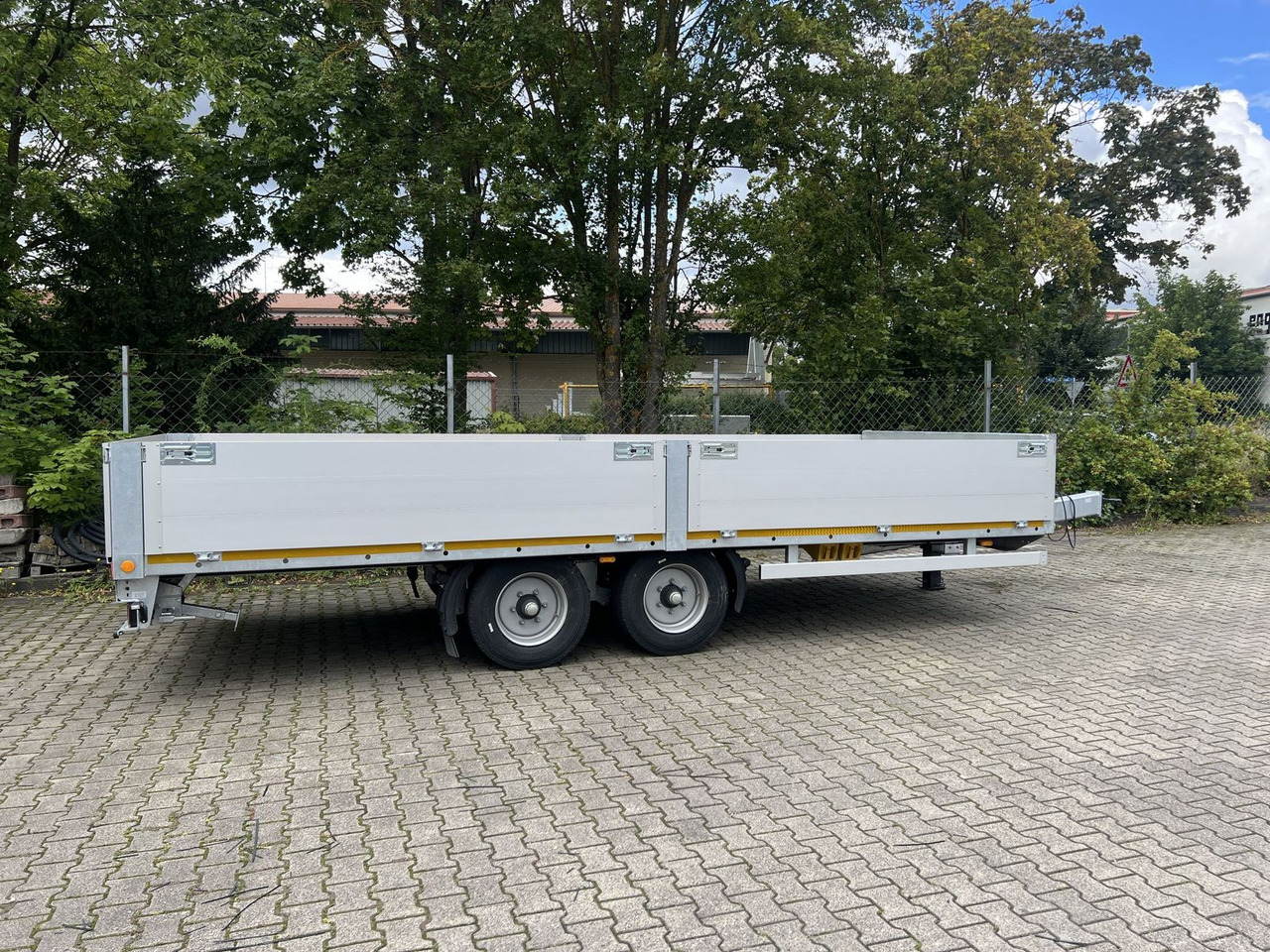 Möslein Tandem Pritsche- Tieflader mit Rungentaschen - Platvormhaagis/ Madelhaagis: pilt 4 Möslein Tandem Pritsche- Tieflader mit Rungentaschen - Platvormhaagis/ Madelhaagis: pilt 4