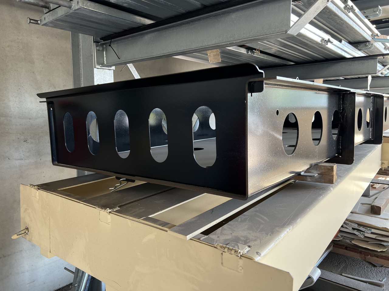 Müller Mitteltal Staufach für Alu- Rampen - Madal platvormpoolhaagis: pilt 3 Müller Mitteltal Staufach für Alu- Rampen - Madal platvormpoolhaagis: pilt 3