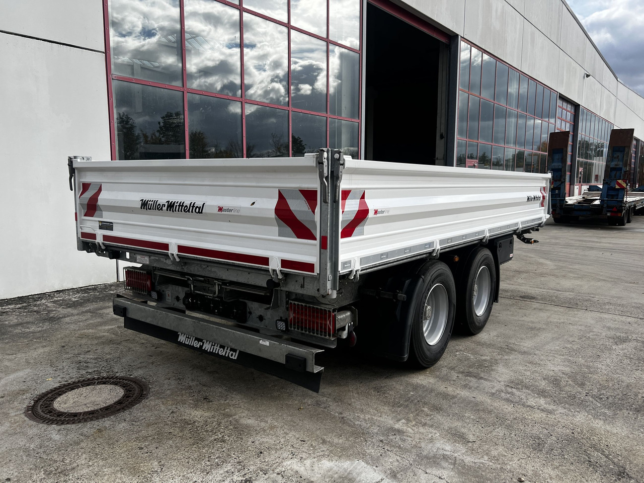 Müller Mitteltal TA-2 14,4 t Tandemkipper- Tieflader Breitbereifung NEUWERTIG - Kalluri järelhaagis: pilt 5 Müller Mitteltal TA-2 14,4 t Tandemkipper- Tieflader Breitbereifung NEUWERTIG - Kalluri järelhaagis: pilt 5