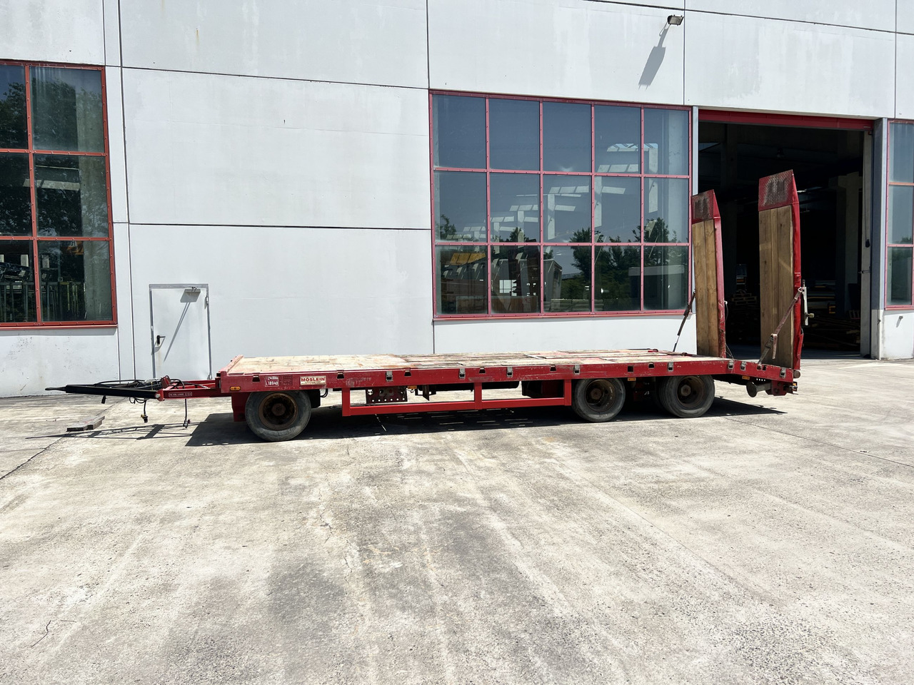 T3 3 Achs Tiefladeranhänger mit gerader Ladefläche - Madal platvorm järelhaagis: pilt 1 T3 3 Achs Tiefladeranhänger mit gerader Ladefläche - Madal platvorm järelhaagis: pilt 1