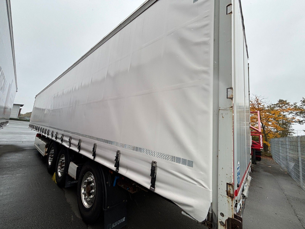 Krone SD Plane Mitnahmestapler Nachlaufachse - Tentpoolhaagis: pilt 2 Krone SD Plane Mitnahmestapler Nachlaufachse - Tentpoolhaagis: pilt 2