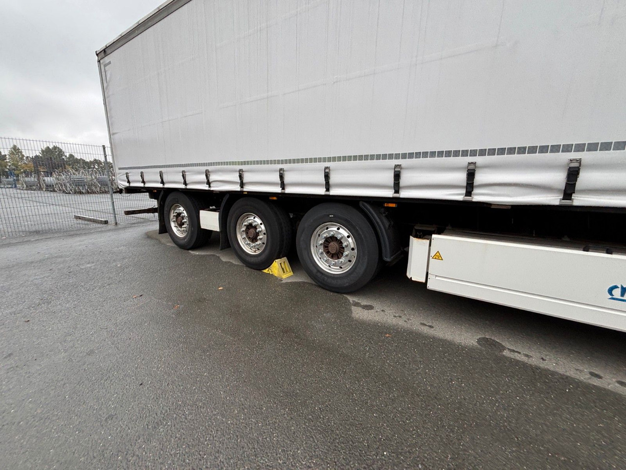 Krone SD Plane Mitnahmestapler Nachlaufachse - Tentpoolhaagis: pilt 3 Krone SD Plane Mitnahmestapler Nachlaufachse - Tentpoolhaagis: pilt 3