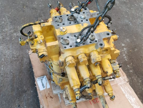 Hüdrauliline klapp - Ehitusmasinad KOMATSU PC600 (DISTRIBUIDOR): pilt 1