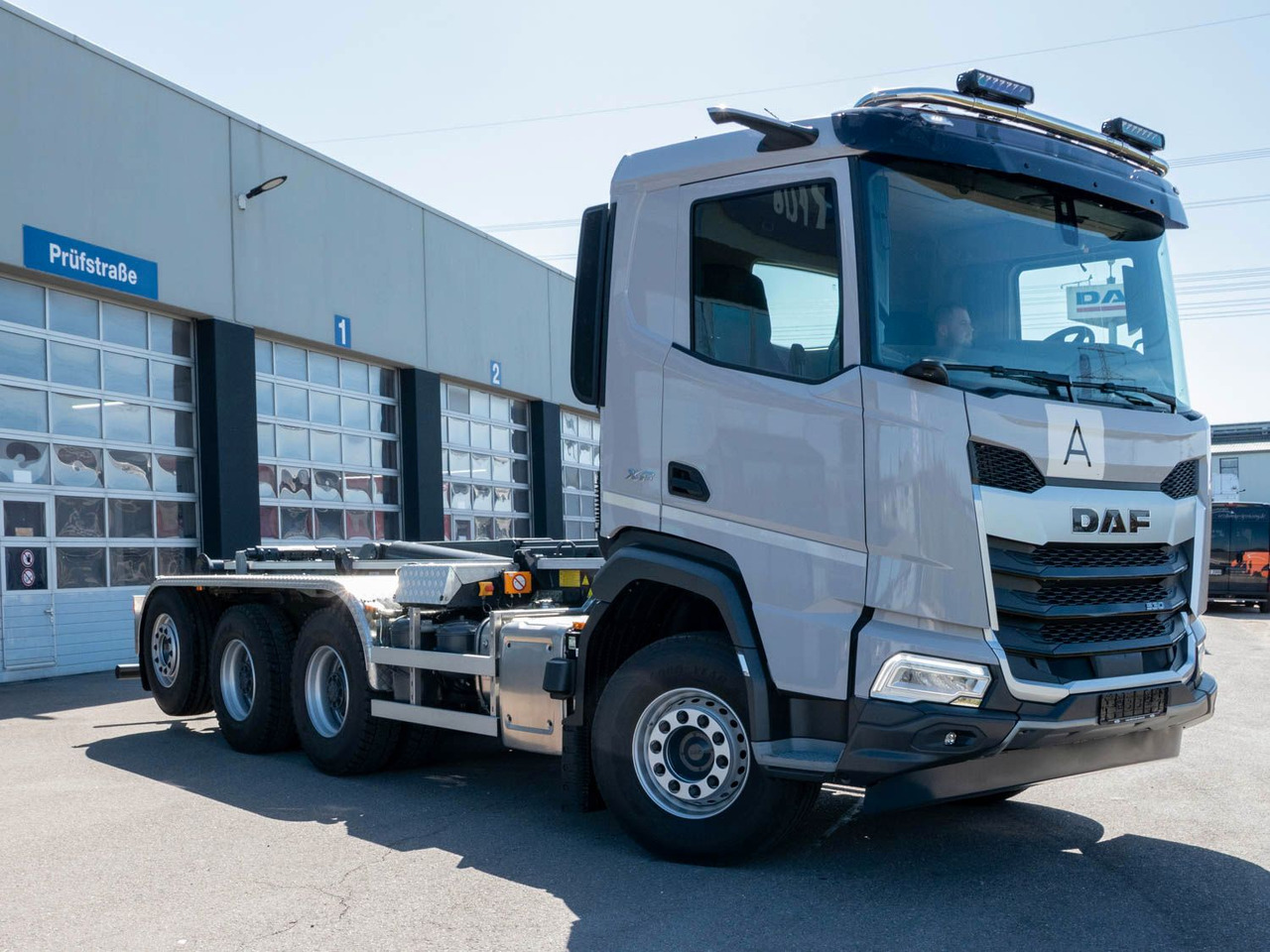 DAF XF 530 FAW mit VDL Abrollkipper DAF XF 530 FAW mit VDL Abrollkipper - Konkstõstukiga veoauto: pilt 2 DAF XF 530 FAW mit VDL Abrollkipper DAF XF 530 FAW mit VDL Abrollkipper - Konkstõstukiga veoauto: pilt 2