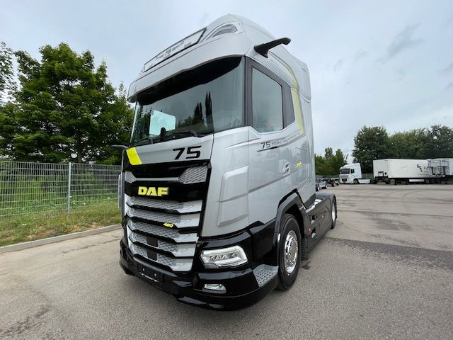 DAF XG+ 480 FT 75 Jahre DAF Edition "Limitiert" DAF XG+ 480 FT 75 Jahre DAF Edition - Sadulveok: pilt 2 DAF XG+ 480 FT 75 Jahre DAF Edition "Limitiert" DAF XG+ 480 FT 75 Jahre DAF Edition - Sadulveok: pilt 2