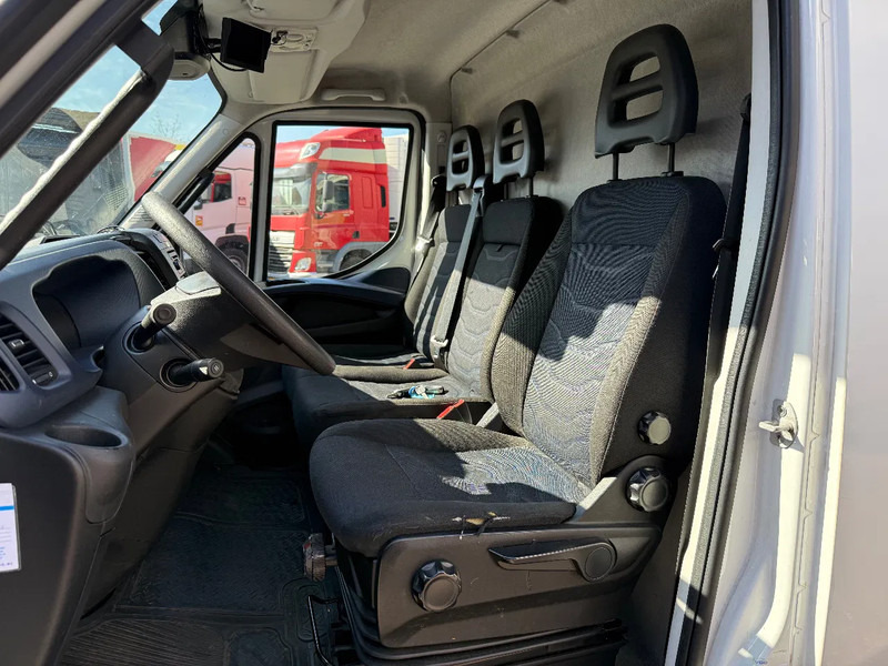 Interior photo 1: Tarbesõiduk külmik Iveco Daily 70 70c180
