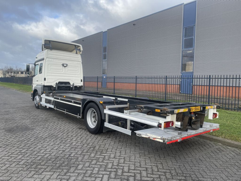 Mercedes-Benz Axor 1829 - Konteinerveduk/ Tõstukiga veoauto: pilt 4 Mercedes-Benz Axor 1829 - Konteinerveduk/ Tõstukiga veoauto: pilt 4