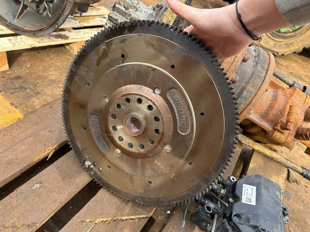 CAT 323 c7.1acert flywheel 378-4739 2009173 - Mootor - Ehitusmasinad: pilt 3 CAT 323 c7.1acert flywheel 378-4739 2009173 - Mootor - Ehitusmasinad: pilt 3