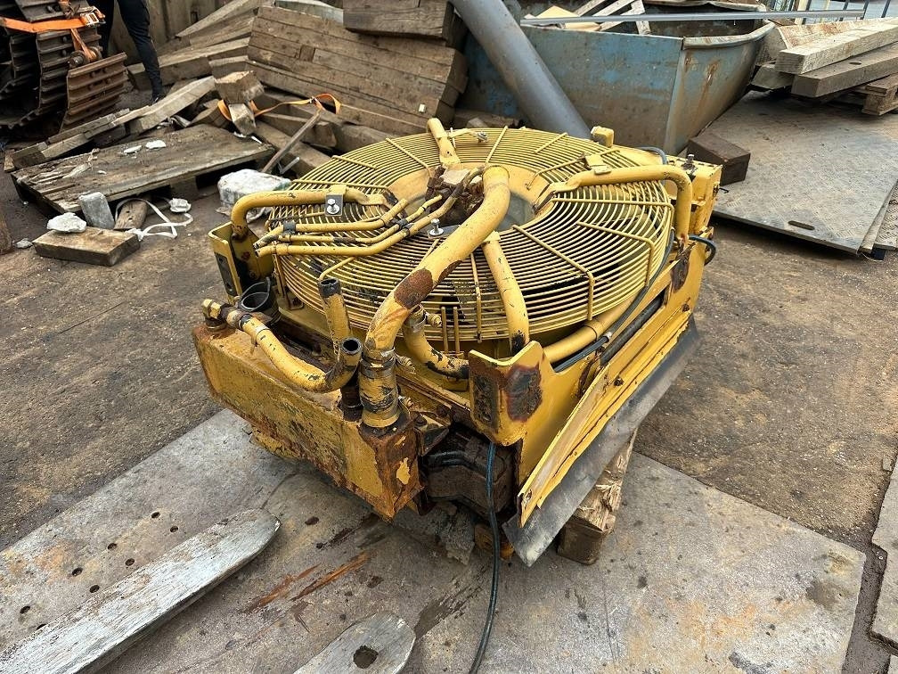CAT 950g radiator - Radiaator - Ehitusmasinad: pilt 5 CAT 950g radiator - Radiaator - Ehitusmasinad: pilt 5