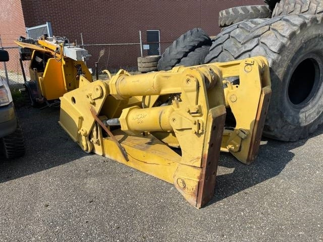 CAT D 8 R Ripper - Kobesti - Ehitusmasinad: pilt 1 CAT D 8 R Ripper - Kobesti - Ehitusmasinad: pilt 1