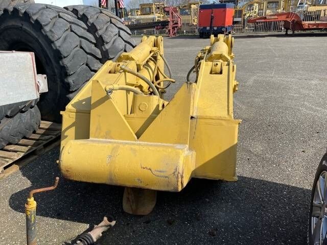 CAT D 8 R Ripper - Kobesti - Ehitusmasinad: pilt 2 CAT D 8 R Ripper - Kobesti - Ehitusmasinad: pilt 2