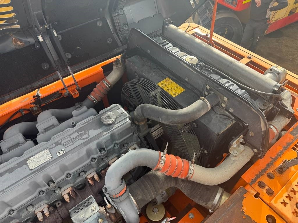 Ekskavaator Doosan DX 300 LC ( 4.690 original hours 18M long reach ): pilt 24