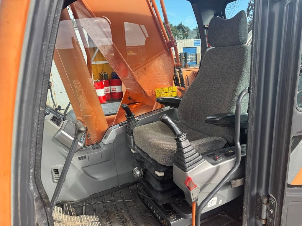 Ekskavaator Doosan DX 300 LC ( 4.690 original hours 18M long reach ): pilt 26