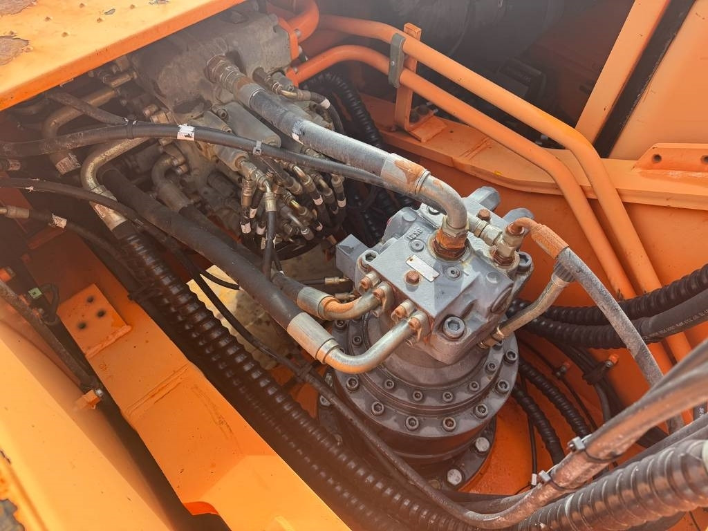 Ekskavaator Doosan DX 300 LC ( 4.690 original hours 18M long reach ): pilt 19