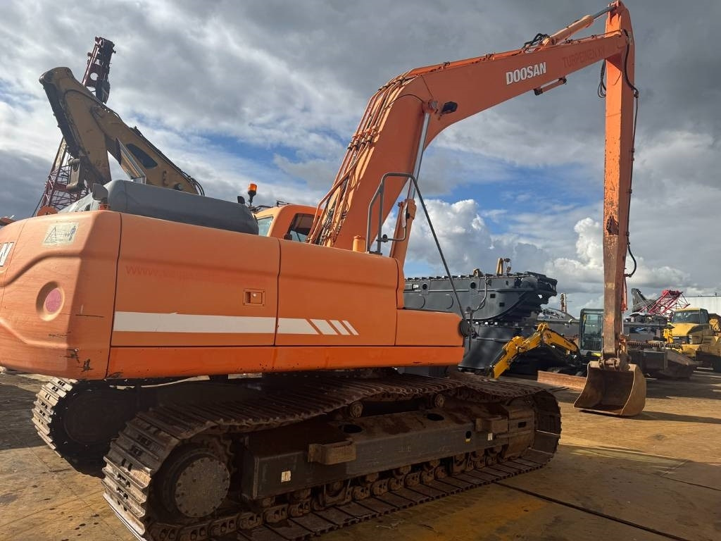 Ekskavaator Doosan DX 300 LC ( 4.690 original hours 18M long reach ): pilt 6