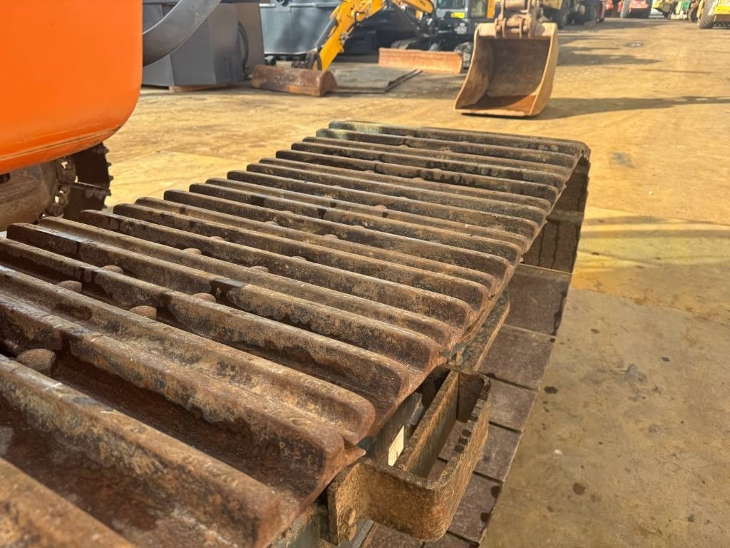 Ekskavaator Doosan DX 300 LC ( 4.690 original hours 18M long reach ): pilt 10