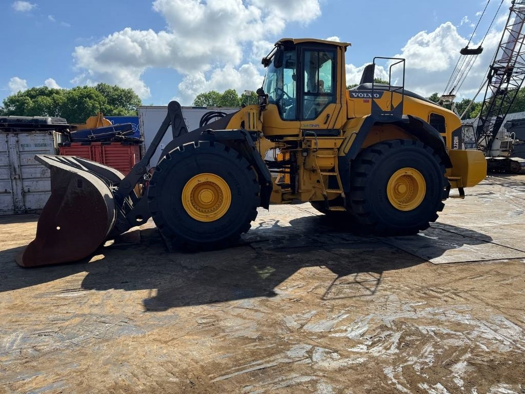 Volvo L 220 H ( WITH NEW TYRES ) - Rataslaadur: pilt 2 Volvo L 220 H ( WITH NEW TYRES ) - Rataslaadur: pilt 2