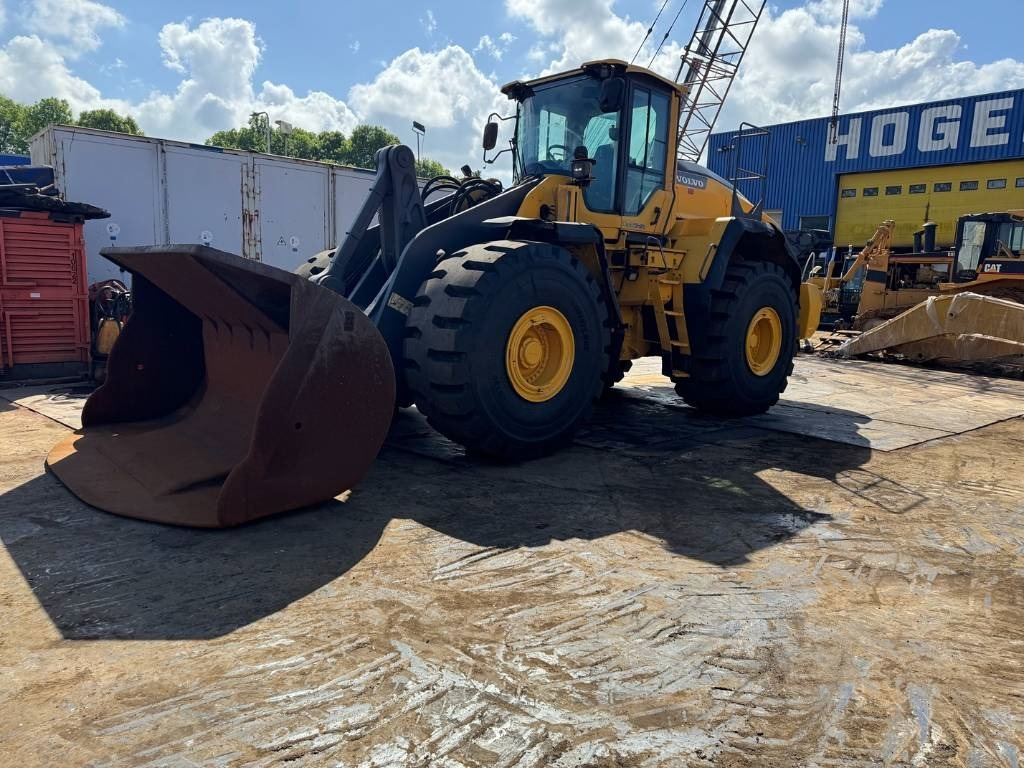 Volvo L 220 H ( WITH NEW TYRES ) - Rataslaadur: pilt 2 Volvo L 220 H ( WITH NEW TYRES ) - Rataslaadur: pilt 2