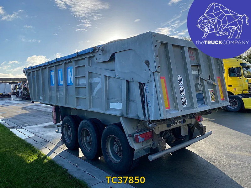 Benalu - Kallur-poolhaagis: pilt 2 Benalu - Kallur-poolhaagis: pilt 2