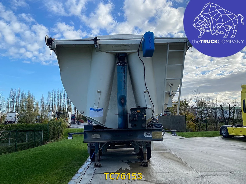 Benalu - Kallur-poolhaagis: pilt 2 Benalu - Kallur-poolhaagis: pilt 2