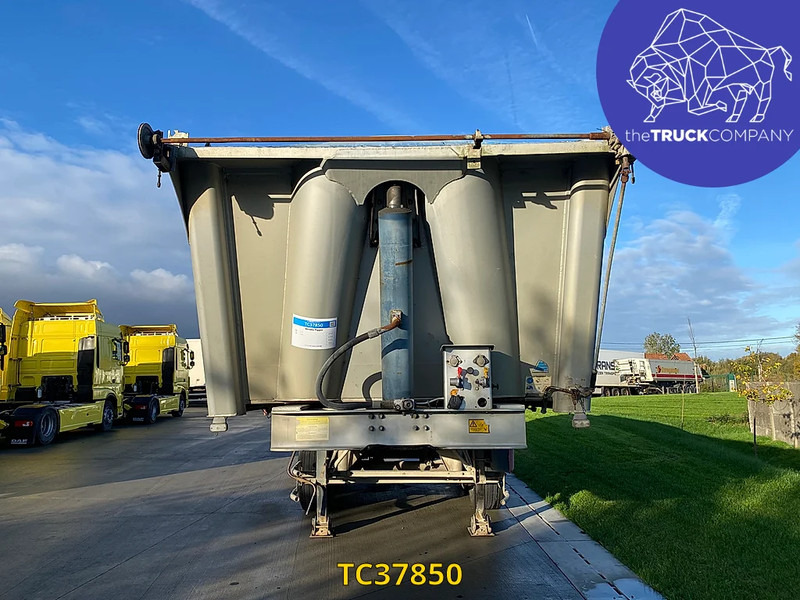 Benalu - Kallur-poolhaagis: pilt 4 Benalu - Kallur-poolhaagis: pilt 4