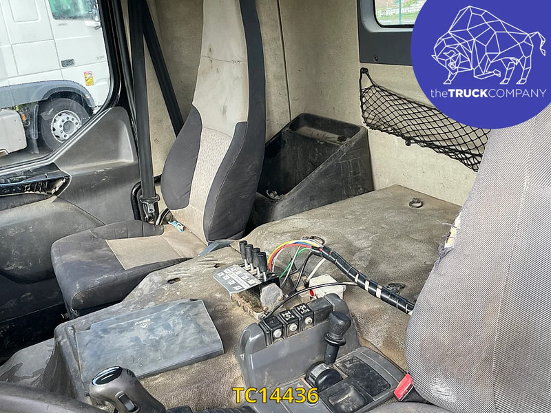 Renault Kerax 370 - Konteinerveduk/ Tõstukiga veoauto: pilt 3 Renault Kerax 370 - Konteinerveduk/ Tõstukiga veoauto: pilt 3