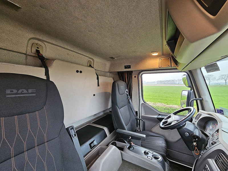 Interior photo 3: Kasti veoauto DAF LF 260 16T BED LIFT DOORS