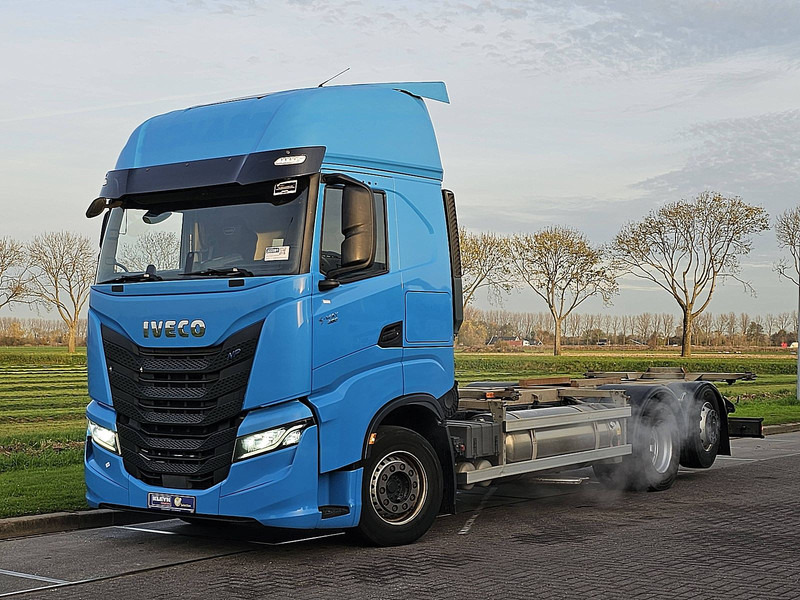 Iveco S-WAY AS260S46 6x2*4 LNG GAS - Konteinerveduk/ Tõstukiga veoauto: pilt 2 Iveco S-WAY AS260S46 6x2*4 LNG GAS - Konteinerveduk/ Tõstukiga veoauto: pilt 2