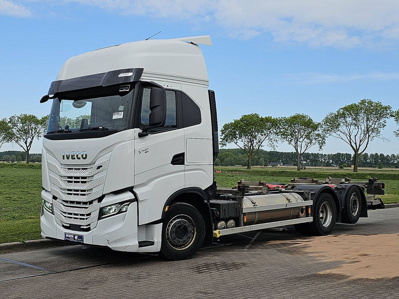 Iveco S-WAY AS260S46 LNG INT. STEERAXLE - Konteinerveduk/ Tõstukiga veoauto: pilt 2 Iveco S-WAY AS260S46 LNG INT. STEERAXLE - Konteinerveduk/ Tõstukiga veoauto: pilt 2