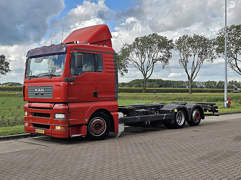 MAN 26.360 TGA XL MANUAL NL-TRUCK - Konteinerveduk/ Tõstukiga veoauto: pilt 2 MAN 26.360 TGA XL MANUAL NL-TRUCK - Konteinerveduk/ Tõstukiga veoauto: pilt 2