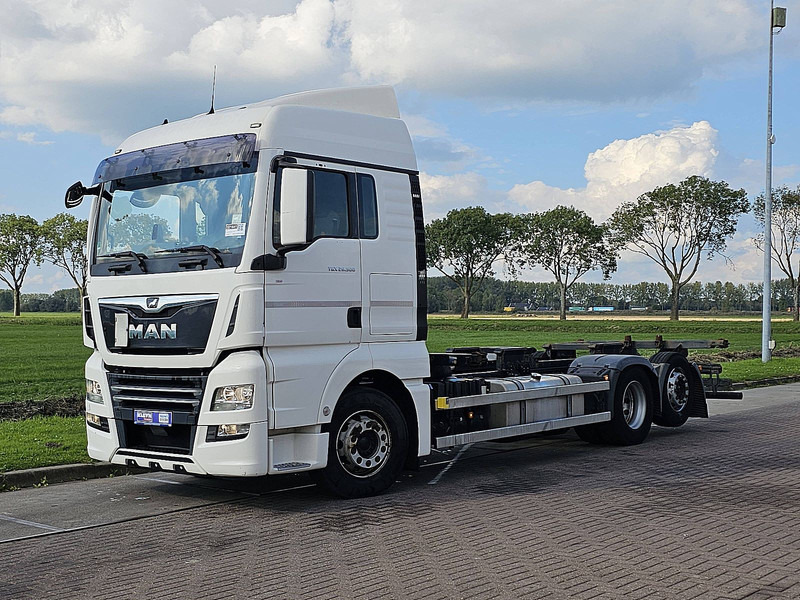 MAN 26.500 TGX - Konteinerveduk/ Tõstukiga veoauto: pilt 2 MAN 26.500 TGX - Konteinerveduk/ Tõstukiga veoauto: pilt 2