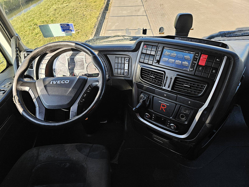 Interior photo 1: Sadulveok Iveco AS440S46 STRALIS LNG INTARDER
