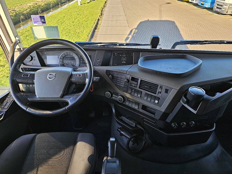 Interior photo 1: Sadulveok Volvo FH 460 ALCOA'S I-SEE ACC