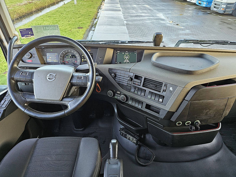 Interior photo 1: Sadulveok Volvo FH 460 ALCOA'S I-SEE ACC