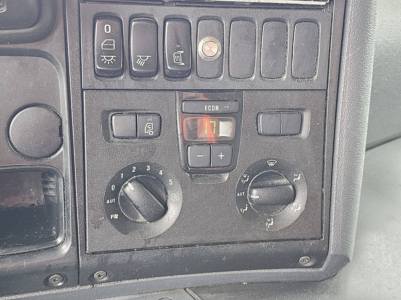 Scania P320 6X2*4 LAMBERET LIFT liising Scania P320 6X2*4 LAMBERET LIFT: pilt 13 Scania P320 6X2*4 LAMBERET LIFT liising Scania P320 6X2*4 LAMBERET LIFT: pilt 13