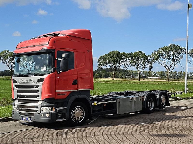 Scania R450 HL 6X2*4 RET. CROWN - Konteinerveduk/ Tõstukiga veoauto: pilt 2 Scania R450 HL 6X2*4 RET. CROWN - Konteinerveduk/ Tõstukiga veoauto: pilt 2