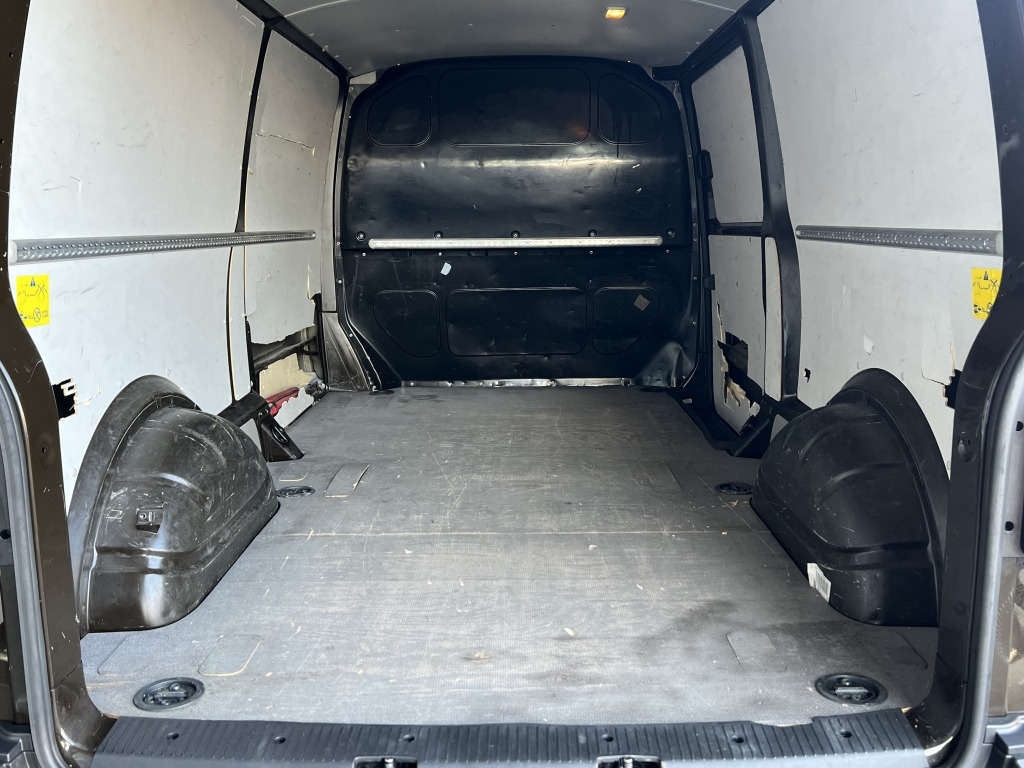 VW T6 2.0 TDI LANG Aut. 1.Hand Heckflügeltüren NAVI - Väike kaubik: pilt 3 VW T6 2.0 TDI LANG Aut. 1.Hand Heckflügeltüren NAVI - Väike kaubik: pilt 3