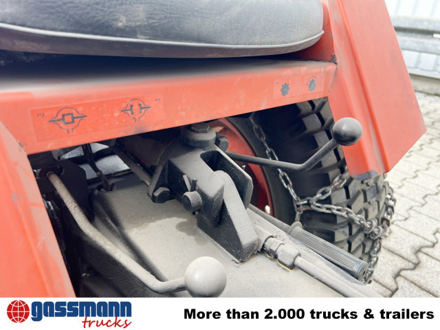 Hako V 490 mit Schneeschild und Ketten - Munitsipaaltraktor: pilt 3 Hako V 490 mit Schneeschild und Ketten - Munitsipaaltraktor: pilt 3