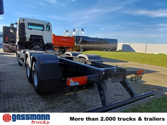 MAN TGS 33.440 6x6 BB CH, Hohe Bauart, Nebenantrieb - Kabiinišassiiga veoauto: pilt 4 MAN TGS 33.440 6x6 BB CH, Hohe Bauart, Nebenantrieb - Kabiinišassiiga veoauto: pilt 4