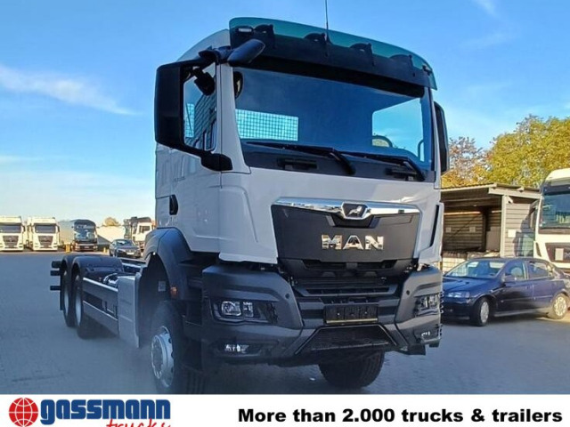MAN TGS 33.440 6x6 BB CH, Hohe Bauart, Nebenantrieb - Kabiinišassiiga veoauto: pilt 3 MAN TGS 33.440 6x6 BB CH, Hohe Bauart, Nebenantrieb - Kabiinišassiiga veoauto: pilt 3