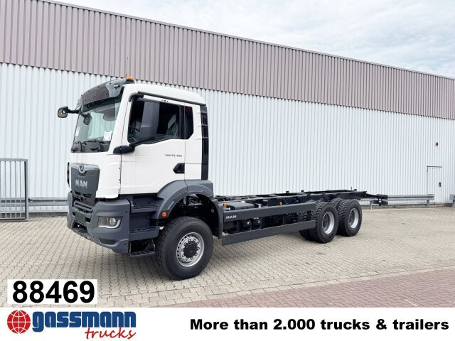 MAN TGS 33.480 6x6 BB CH, Hohe Bauart, Nebenantrieb - Kabiinišassiiga veoauto: pilt 1 MAN TGS 33.480 6x6 BB CH, Hohe Bauart, Nebenantrieb - Kabiinišassiiga veoauto: pilt 1