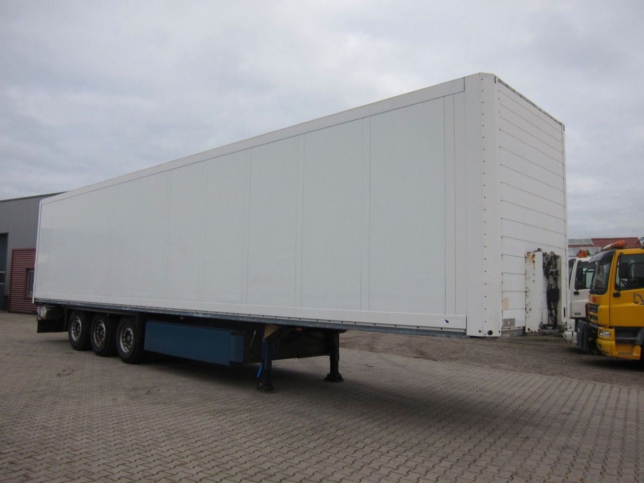 Schmitz Cargobull SKO 24 Iso-Koffer Doppelstock Lift Disc Top 2x - Furgoonpoolhaagis: pilt 1 Schmitz Cargobull SKO 24 Iso-Koffer Doppelstock Lift Disc Top 2x - Furgoonpoolhaagis: pilt 1