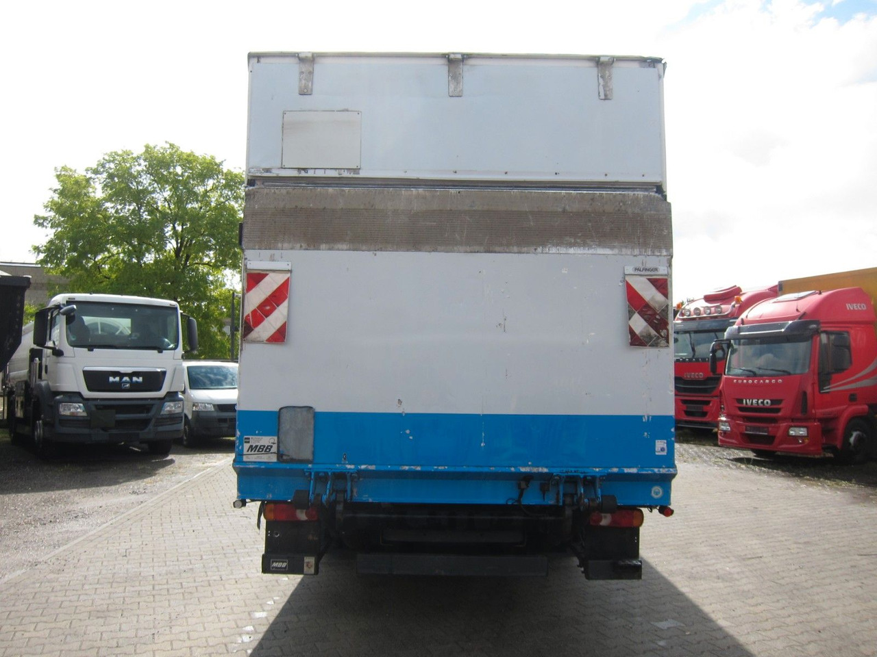 Volvo FL 240 12T Koffer KBW Manual - Kasti veoauto: pilt 4 Volvo FL 240 12T Koffer KBW Manual - Kasti veoauto: pilt 4