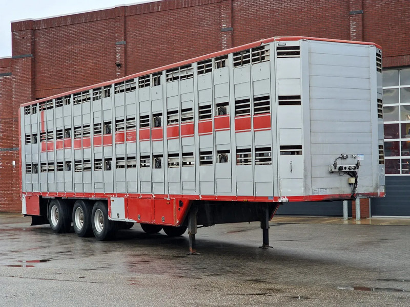 CUPPERS 3 deck livestock trailer - Water & Ventilation - Loadlift - Steering axle - Loomaveo poolhaagis: pilt 2 CUPPERS 3 deck livestock trailer - Water & Ventilation - Loadlift - Steering axle - Loomaveo poolhaagis: pilt 2